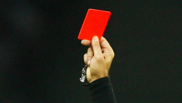 Футболист сломал судье нос за красную карточку и получил пожизненную дисквалификацию