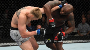 Американский боец UFC отправил в нокаут россиянина за 11 секунд до конца боя 