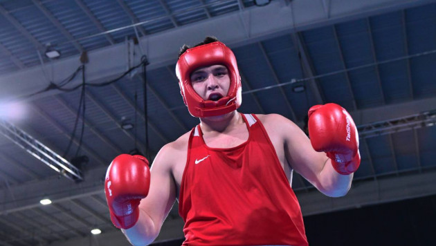 Казахстанский боксер проиграл россиянину во втором финале подряд, взяв "серебро" юношеской Олимпиады