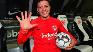 20-летний серб забил пять голов за 46 минут и вошел в историю Бундеслиги