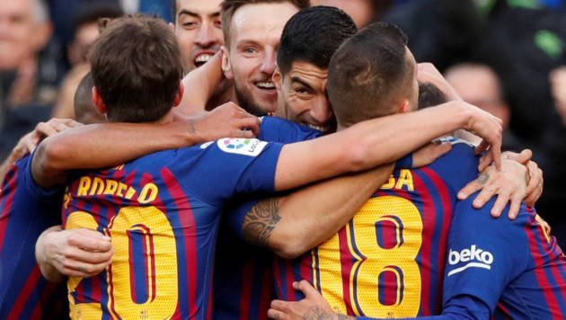 Видеообзор разгромной победы "Барселоны" над "Реалом" в "эль-класико" с хет-триком Суареса