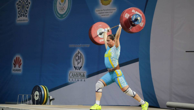Казахстанка Садуакасова осталась без медали чемпионата мира по тяжелой атлетике