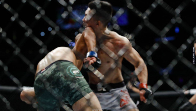 Боец UFC согнулся пополам и нокаутировал "Корейского зомби" локтем на последней секунде боя