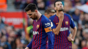Месси сделал дубль, но "Барселона" потерпела второе поражение в сезоне в матче с удалением и семью голами