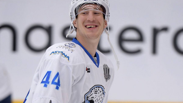 Канадский хоккеист "Барыса" признан лучшим защитником месяца в КХЛ