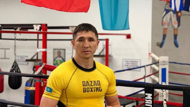 Небитый казахстанский боксер провел спарринг с экс-чемпионом мира перед боем в США