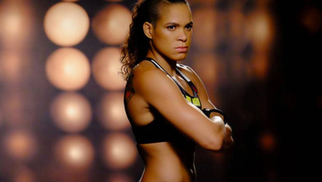 Видео сокрушительной победы Нуньес над Сайборг, после которой она стала первой чемпионкой UFC в двух дивизионах