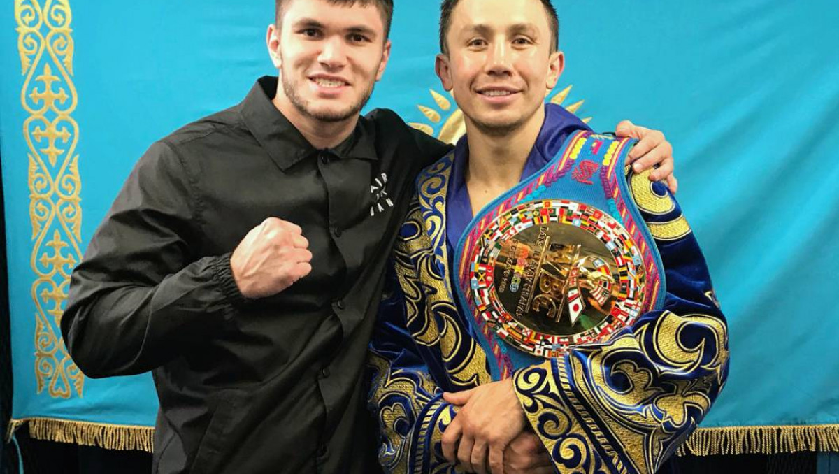 Геннадий Головкин и боксер из GGG Promotions посетили матч НХЛ в США