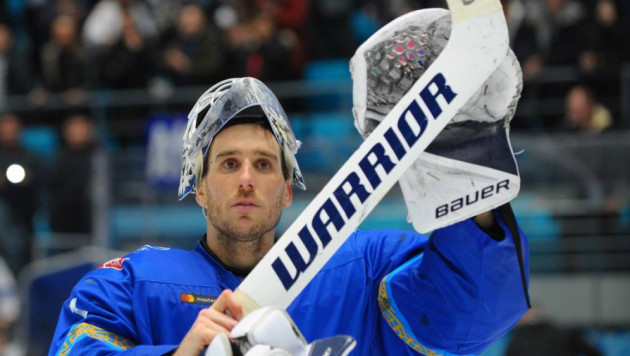 Хоккеисты "Барыса" сорвали аншлаг на автограф-сессии перед матчем плей-офф КХЛ в Астане