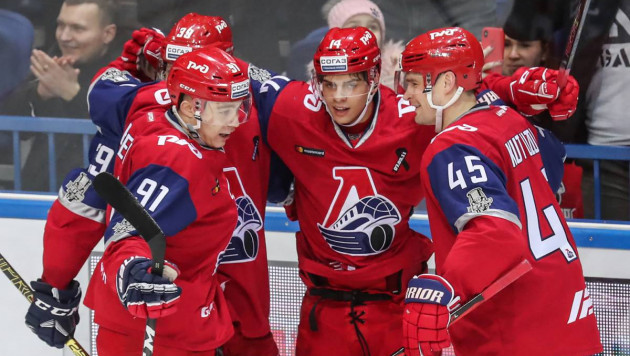 "Локомотив" первым из команд КХЛ повел в серии плей-офф со счетом 2:0