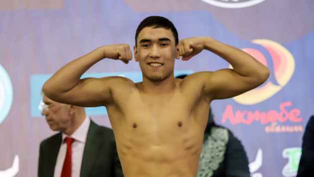 16-летний казахстанский профи-боксер нокаутировал соперника в первом раунде
