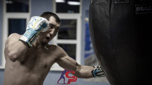 Казахстанский боксер с восемью нокаутами сразится с "Разрушителем" за титулы от WBC, WBA и WBO