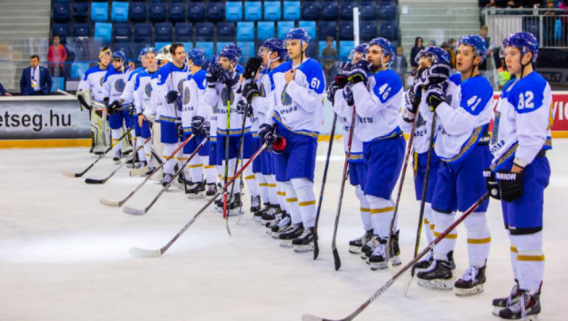 Сборная Казахстана по хоккею забросила десять шайб на старте Универсиады