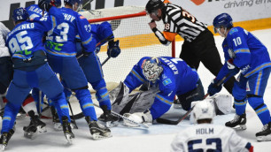 "Барыс" не удержал победу и потерпел первое поражение от "Торпедо" в серии плей-офф КХЛ