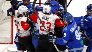 Хоккеисты "Барыса" и "Авангарда" устроили драку во время третьего матча плей-офф КХЛ