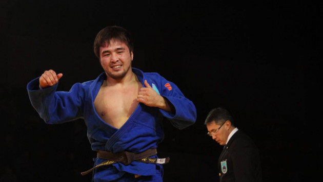 Казахстанец Елдос Сметов выиграл у дзюдоиста из Узбекистана в финале и стал победителем Гран-при в Турции