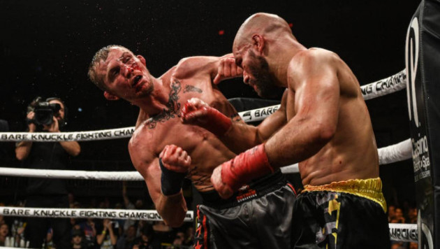 Российский боец и друг МакГрегора победил в кровавом бою экс-представителя UFC