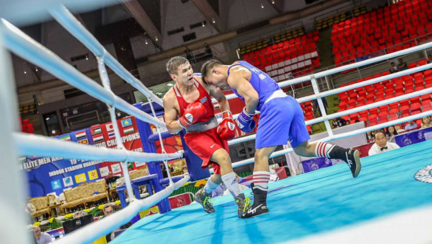 Казахстанский боксер одержал досрочную победу и вышел в 1/4 финала чемпионата Азии
