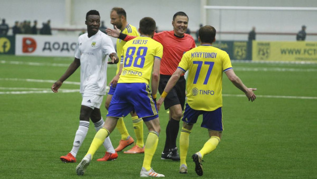 В матче чемпионата Казахстана по футболу не засчитали гол прямым ударом с углового