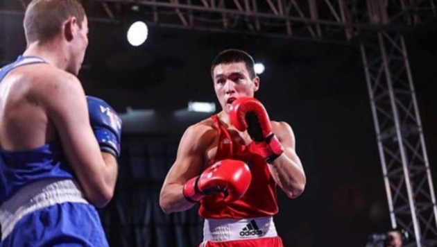 Казахстанский боксер нокаутировал соперника и вышел в 1/4 финала чемпионата Азии