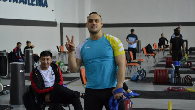 Илья Ильин остался без медали на чемпионате Азии по тяжелой атлетике