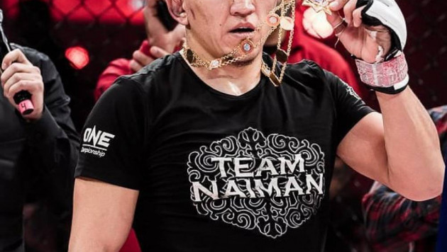 Куат Хамитов провел дуэль взглядов со своим соперником перед боем за пояс чемпиона Fight Nights Global