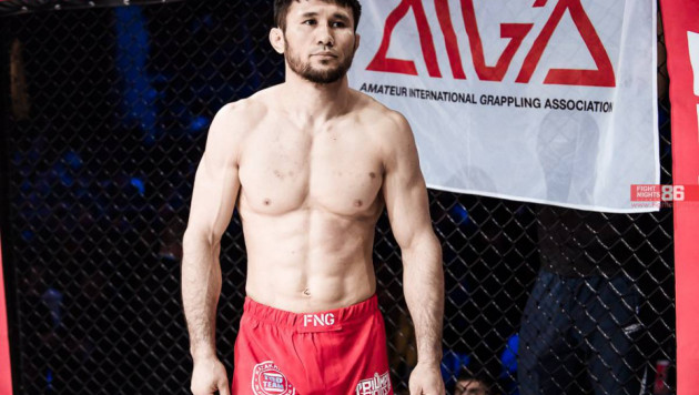 Казахстанец проиграл экс-бойцу UFC в поединке за чемпионский титул