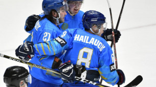 Сборная Казахстана победила Беларусь и вышла на первое место на домашнем ЧМ по хоккею