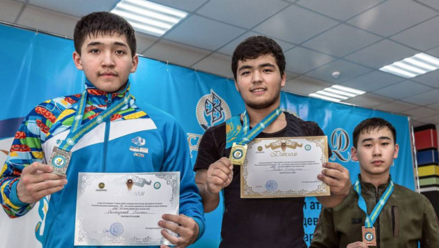 Федерация тяжелой атлетики Казахстана опубликовала список спортсменов-стипендиатов