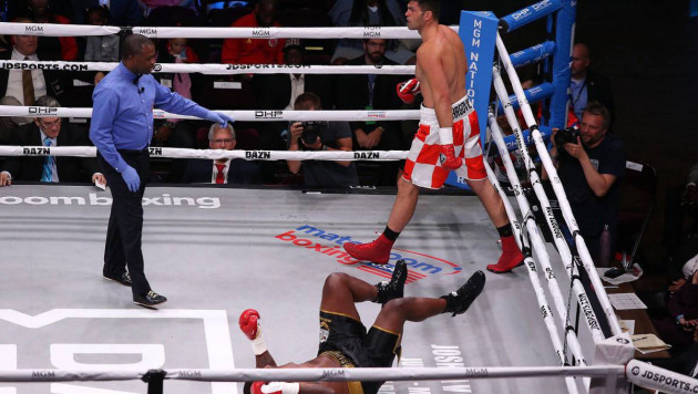 Видео нокаута в первом раунде, или как бывший боксер "Астана Арланс" дебютировал в США