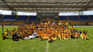 Пятеро футболистов "Кайрата" сыграли против команды из 173 детей 