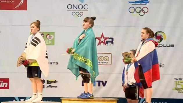 Казахстан взял "золото"  на юниорском ЧМ по тяжелой атлетике в Фиджи