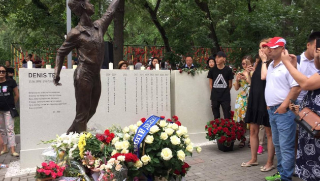 Мемориал Денису Тену открыли в Алматы 