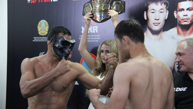 Чемпион М-1 из Казахстана оказался тяжелее бразильца перед боем в Нур-Султане