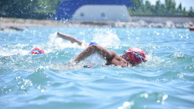 На Капшагае определились победители ежегодного заплыва на открытой воде