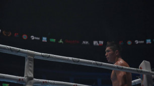 Казахстанский боксер выиграл решением бой с тремя нокдаунами