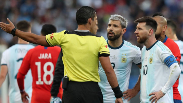 Судья матча Аргентина - Чили объяснил, почему удалил Месси