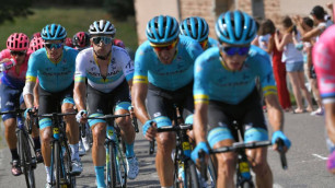 Капитан "Астаны" остался в десятке общего зачета после девятого этапа "Тур де Франс"