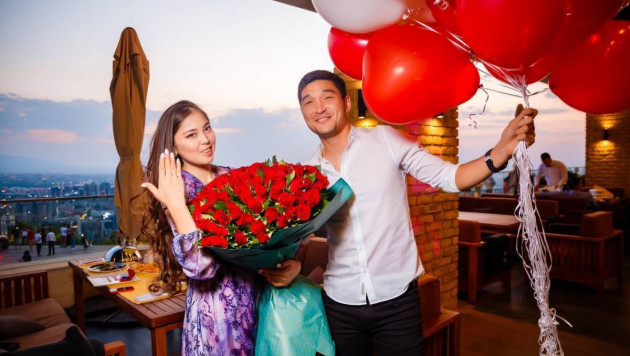 Футболист сборной Казахстана и "Кайрата" сделал красивое предложение своей девушке