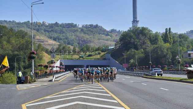 Чем отличаются велопробеги и профессиональная гонка "Тур Алматы"