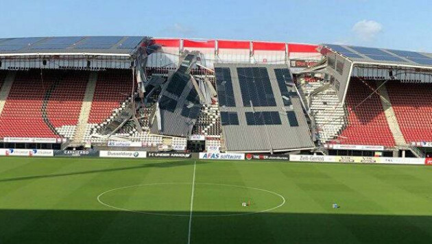 На стадионе голландского футбольного клуба АЗ обрушилась крыша