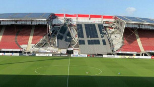 На стадионе голландского футбольного клуба АЗ обрушилась крыша