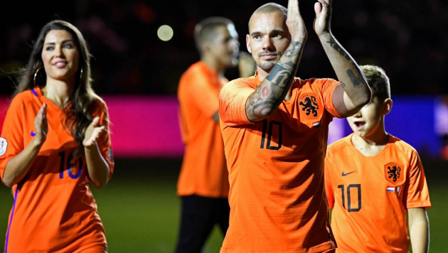 Рекордсмен сборной Голландии объявил о завершении карьеры игрока