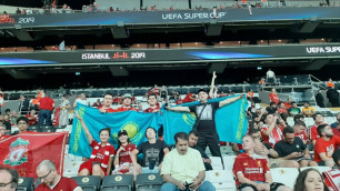 Казахстанские фанаты "Ливерпуля" зажгли на матче за Суперкубок УЕФА с "Челси" и восхитили Смакова