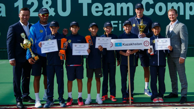 Победа и "бронза". Казахстанские теннисисты поднялись на пьедестал командного первенства Азии среди детей до 12 лет