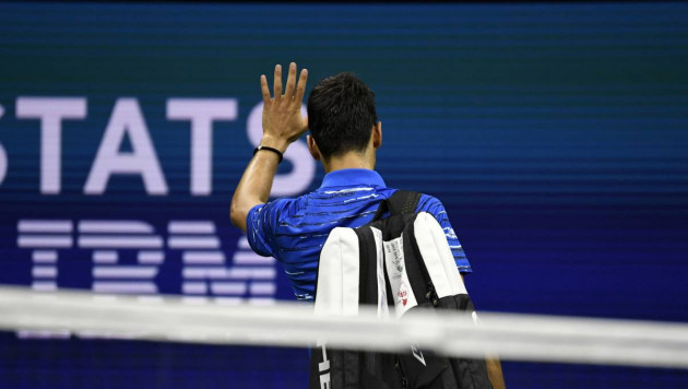 "Больше не хочу об этом говорить". Джокович снялся с матча из-за боли в плече и лишился шансов защитить титул чемпиона US Open