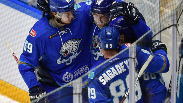 Как хоккеисты "Барыса" праздновали первую победу в новом сезоне КХЛ