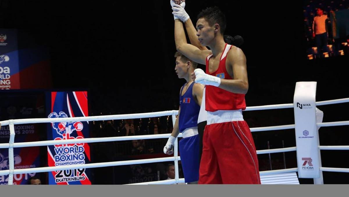 Видео победных боев казахстанцев Кулахмета и Бибосынова на чемпионате мира по боксу