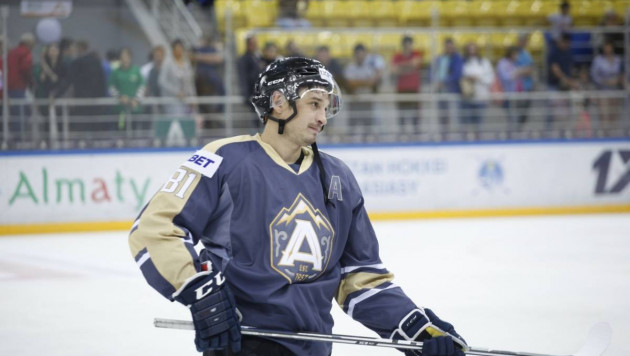 Казахстанский хоккеист с опытом игры в НХЛ остался без команды