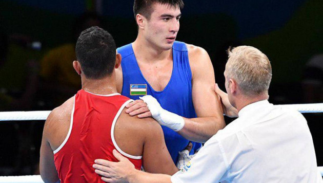 Узбекский боксер из веса капитана сборной Казахстана отправил американца в тяжелый нокаут и на носилки